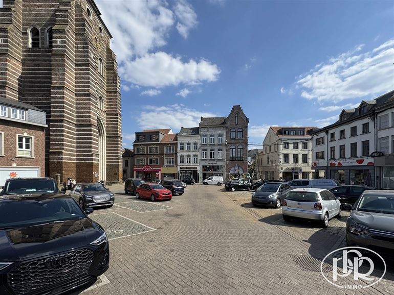 Emplacement commercial de 1er choix - Parking en face