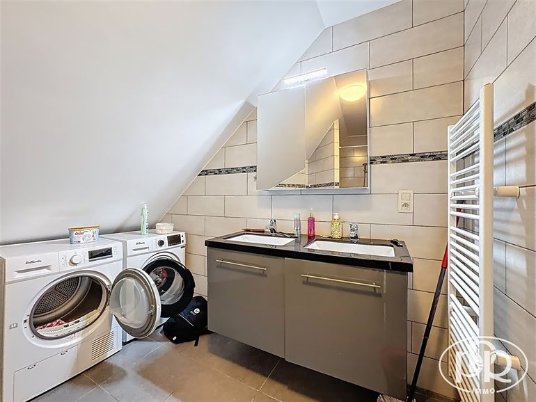 Entièrement rénové! Possibilité d'achat à 3 %