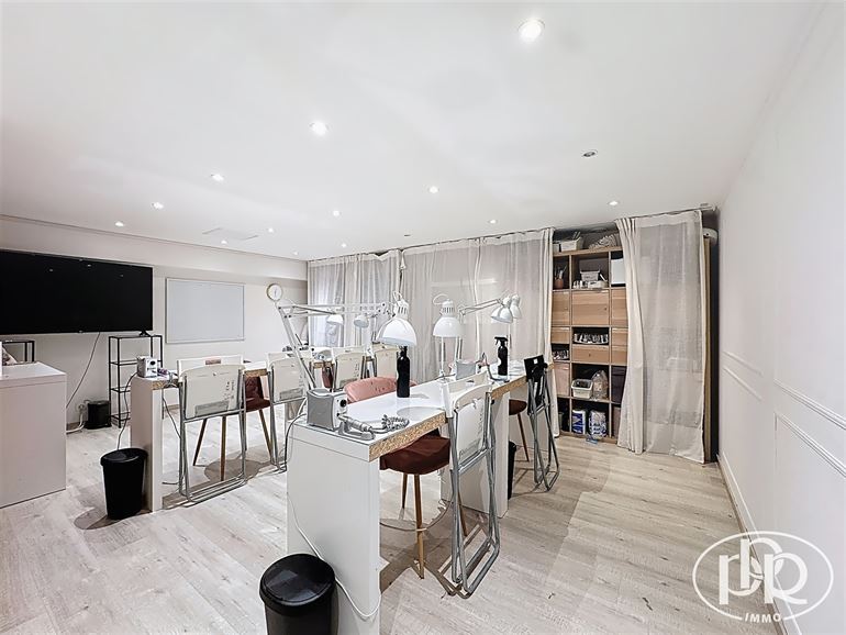 *** OFFRE ACCEPTÉ *** Entièrement rénové en 2019, 5 places de parking