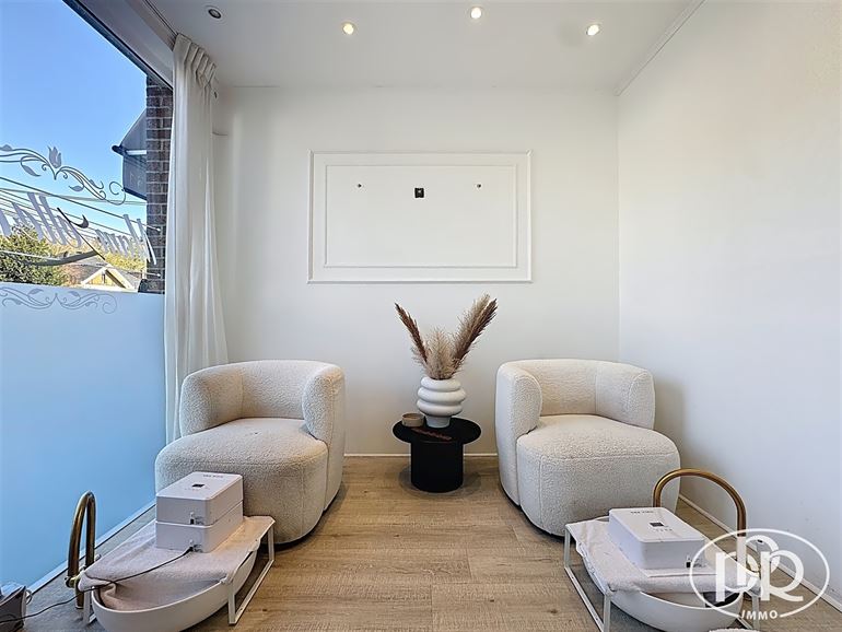 *** OFFRE ACCEPTÉ *** Entièrement rénové en 2019, 5 places de parking