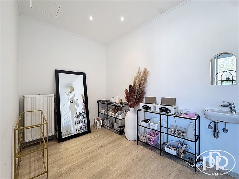 *** OFFRE ACCEPTÉ *** Entièrement rénové en 2019, 5 places de parking