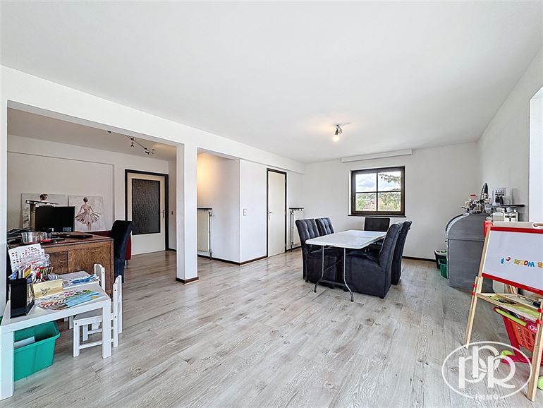 *** Signature de bail en cours*** Avec Garage, rue calme en centre-ville