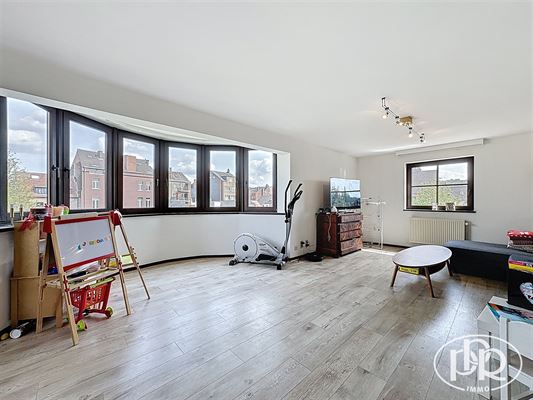 *** Signature de bail en cours*** APPARTEMENT 2 chambres ± 110 m², séjour de ± 50 m², cuisine équipée, sdb, buanderie, balcon et garage