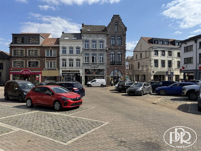 Emplacement commercial de 1er choix - Parking en face