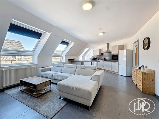 ***OFFER AANVAARD*** Nog maar een paar eenheden beschikbaar - wacht niet te lang!!! Appartement met 2 slaapkamers van ± 73 m². Volledig gerenoveerd in 2016.