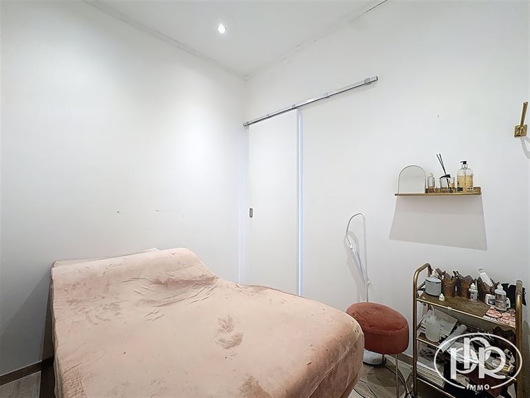 *** OFFRE ACCEPTÉ *** Entièrement rénové en 2019, 5 places de parking