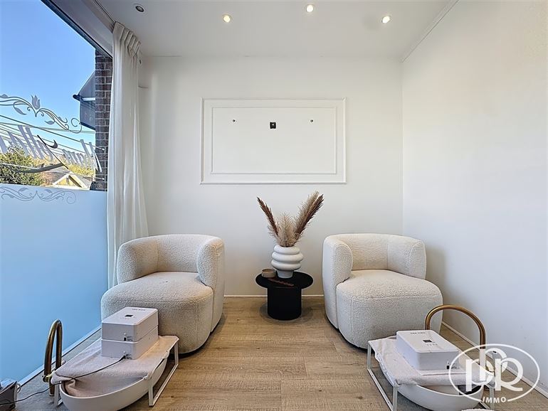 *** OFFRE ACCEPTÉ *** Entièrement rénové en 2019, 5 places de parking