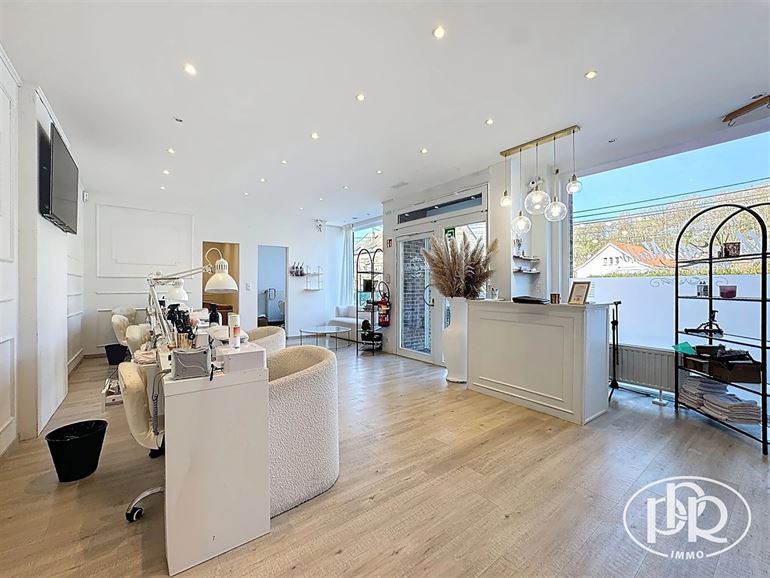 *** OFFRE ACCEPTÉ *** Entièrement rénové en 2019, 5 places de parking