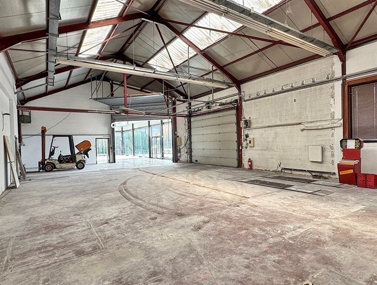 Lot 2 - OPPORTUNITÉ ! Excellente visibilité - Espaces modulables