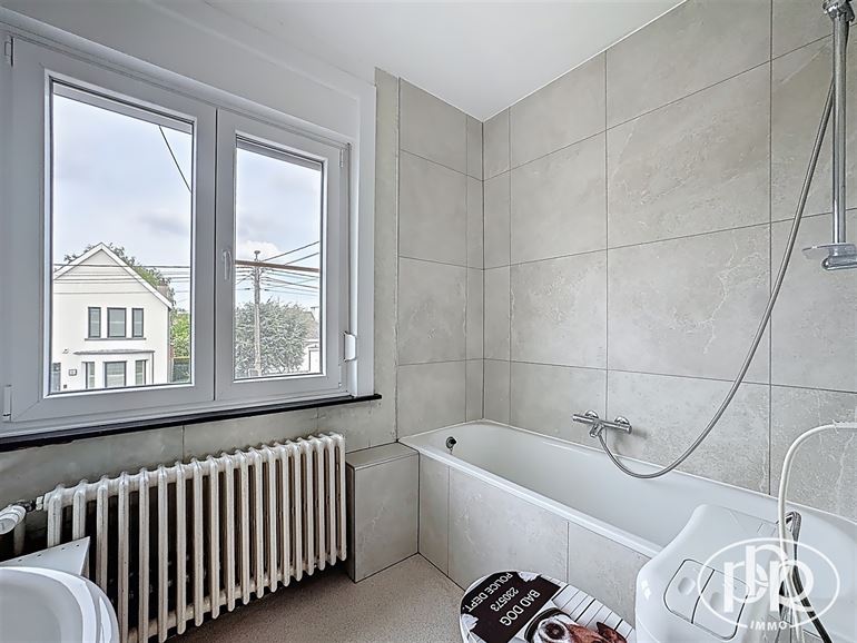 ***OFFRE ACCEPTÉE*** Rénovée en 2021, jardin sur ± 6 ares