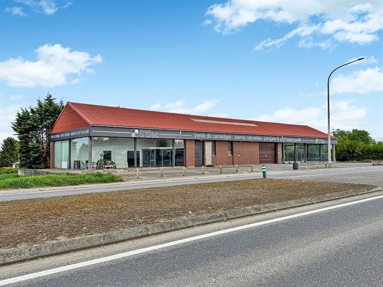 Lot 1 - OPPORTUNITÉ ! Excellente visibilité - Esp. modulables