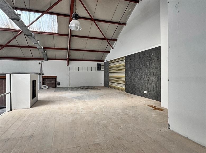 Lot 2 - OPPORTUNITÉ ! Excellente visibilité - Espaces modulables