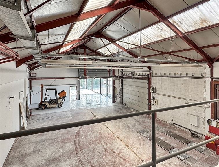 Lot 2 - OPPORTUNITÉ ! Excellente visibilité - Espaces modulables