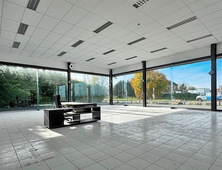 Lot 3 - OPPORTUNITÉ ! Excellente visibilité - Espaces modulables