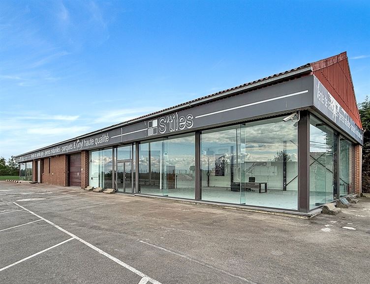 Lot 3 - OPPORTUNITÉ ! Excellente visibilité - Espaces modulables