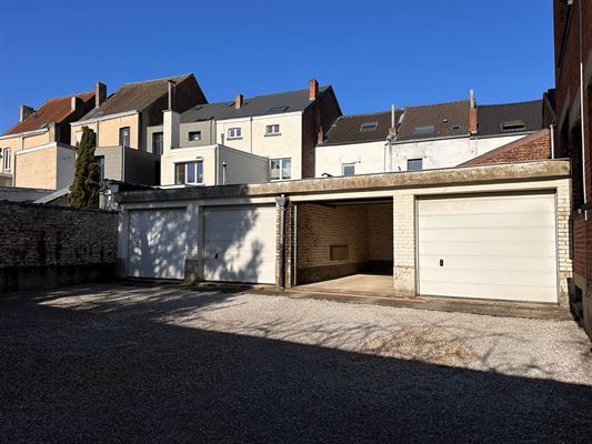 *** OFFRE ACCEPTÉE *** Deux garages en box fermés, idéalement situés dans le centre de Wavre. Rare opportunité à saisir !
