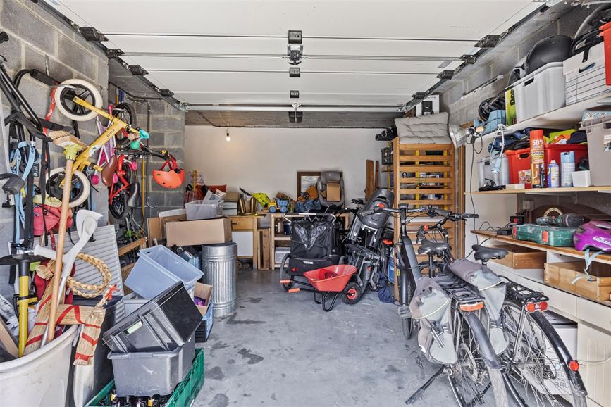 Rue résidentielle calme avec vue, double garage