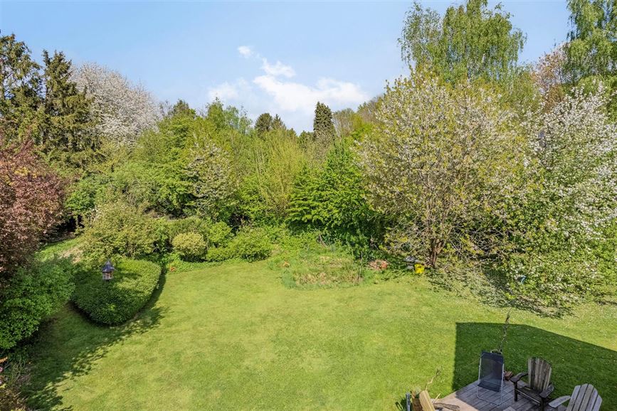 Rue résidentielle calme avec vue, double garage