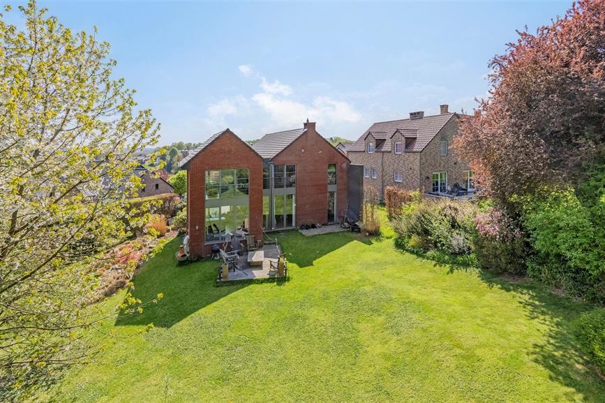 Rue résidentielle calme avec vue, double garage