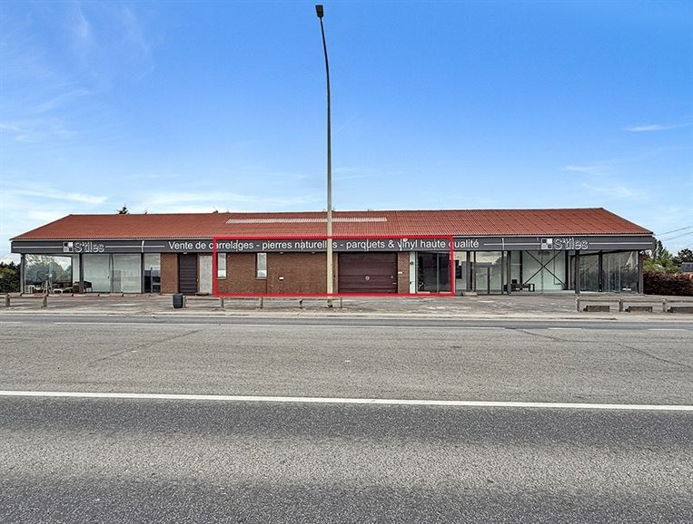 Lot 2 - OPPORTUNITÉ ! Excellente visibilité - Espaces modulables