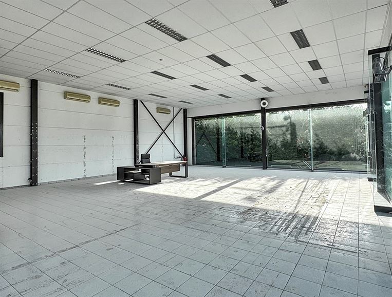 Lot 3 - OPPORTUNITÉ ! Excellente visibilité - Espaces modulables