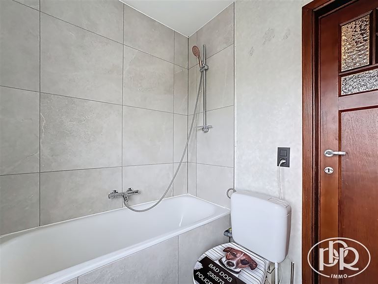 ***OFFRE ACCEPTÉE*** Rénovée en 2021, jardin sur ± 6 ares