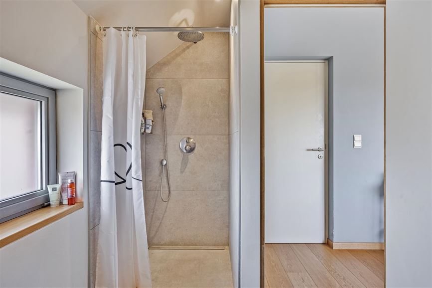 Rue résidentielle calme avec vue, double garage