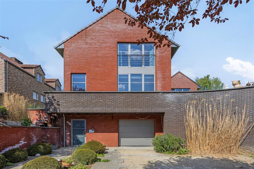 Rue résidentielle calme avec vue, double garage