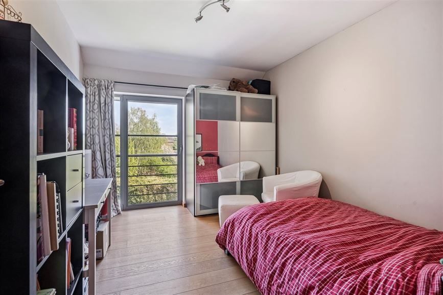 Rue résidentielle calme avec vue, double garage