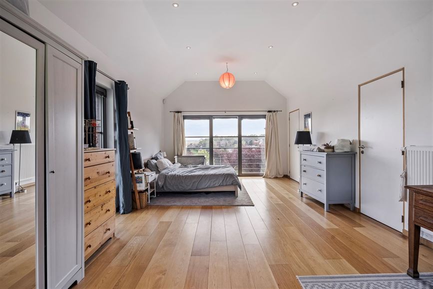 Rue résidentielle calme avec vue, double garage