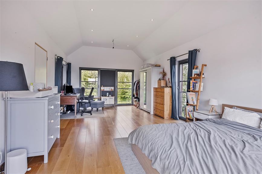 Rue résidentielle calme avec vue, double garage