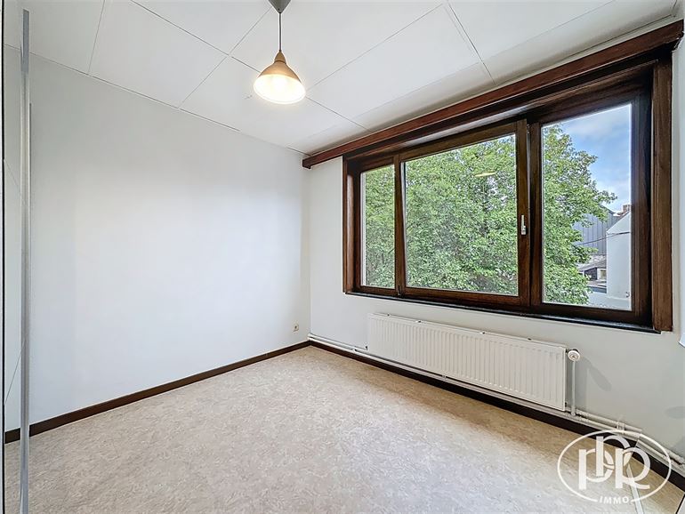 *** Signature de bail en cours *** Rénové, nettoyage communs + entretien chaudière inclus dans loyer