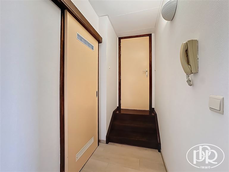 *** Signature de bail en cours *** Rénové, nettoyage communs + entretien chaudière inclus dans loyer