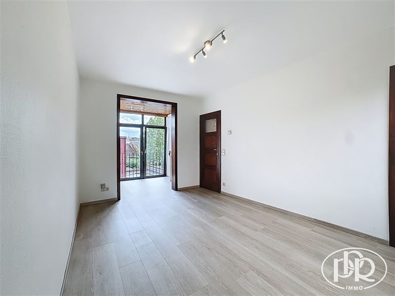 *** Signature de bail en cours *** Rénové, nettoyage communs + entretien chaudière inclus dans loyer