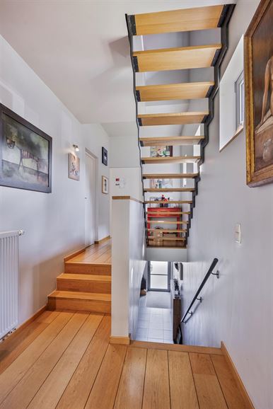 Rue résidentielle calme avec vue, double garage