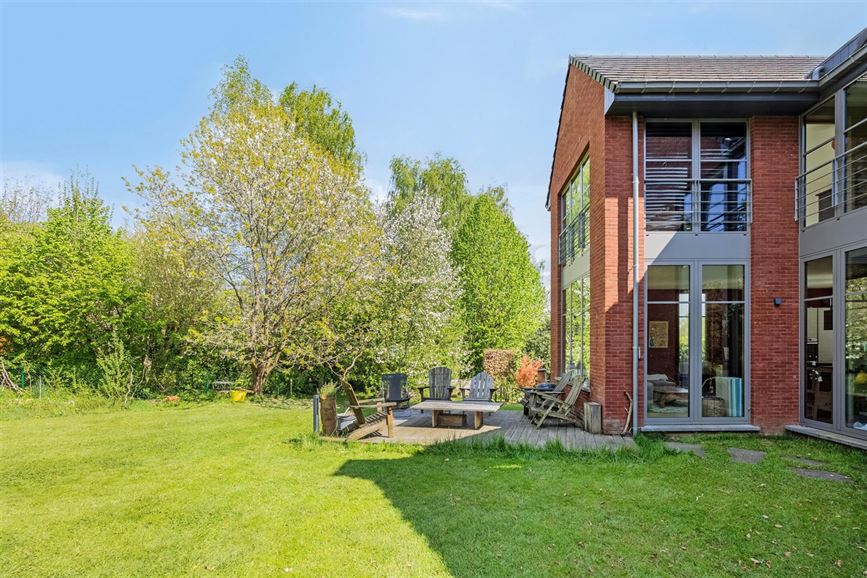 Rue résidentielle calme avec vue, double garage