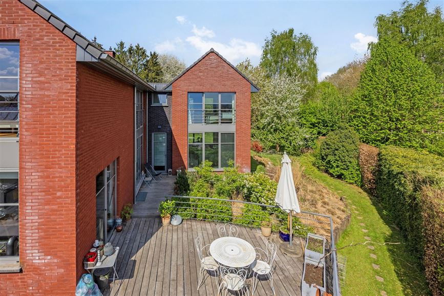 Rue résidentielle calme avec vue, double garage