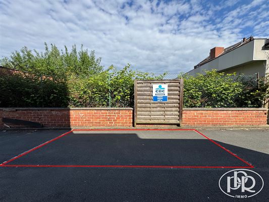 *** SOUS-OFFRE *** Emplacement de parking, idéalement situé dans le centre de Wavre. Rare opportunité à saisir !