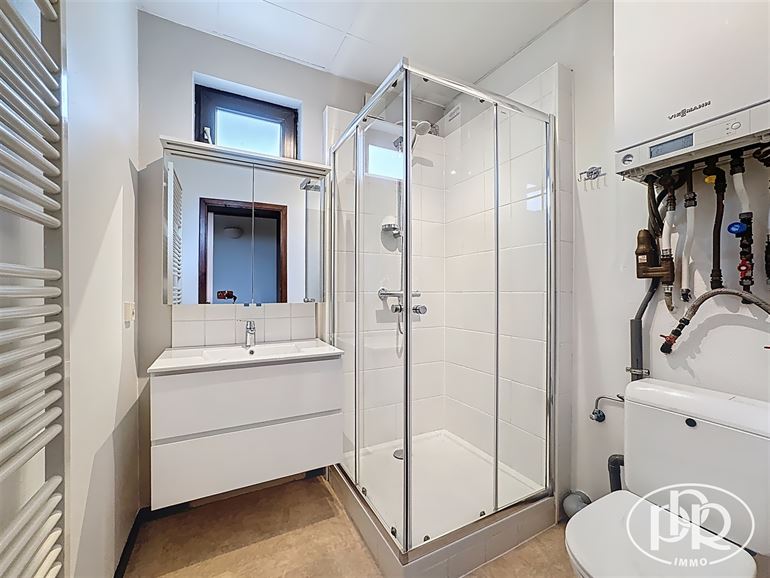 *** Signature de bail en cours *** Rénové, nettoyage communs + entretien chaudière inclus dans loyer