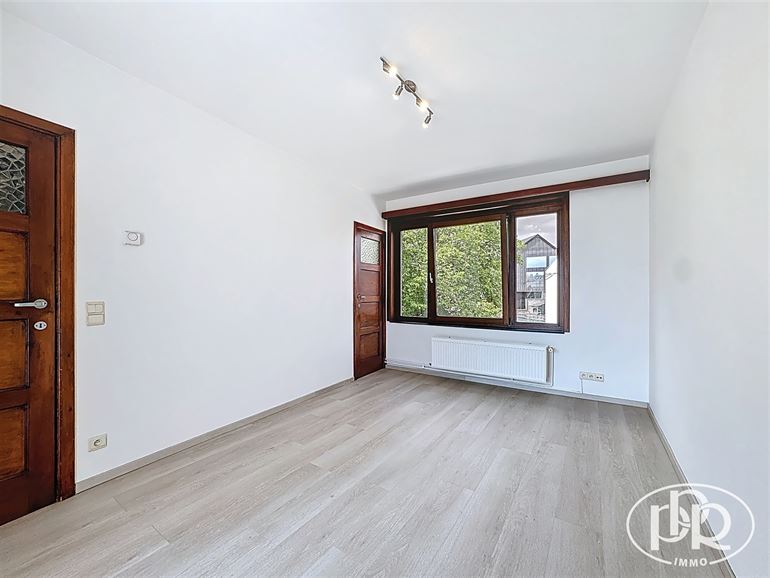 *** Signature de bail en cours *** Rénové, nettoyage communs + entretien chaudière inclus dans loyer