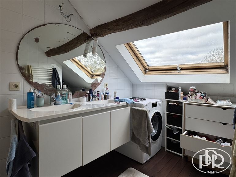 *** OFFRE ACCEPTÉE *** Immeuble avec revenu locatif annuel ± 46.000 €.