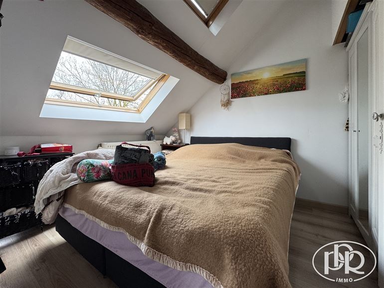 *** OFFRE ACCEPTÉE *** Immeuble avec revenu locatif annuel ± 46.000 €.