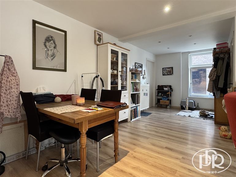 *** OFFRE ACCEPTÉE *** Immeuble avec revenu locatif annuel ± 46.000 €.