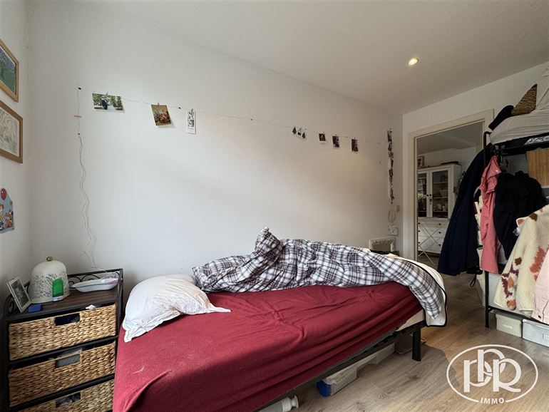 *** OFFRE ACCEPTÉE *** Immeuble avec revenu locatif annuel ± 46.000 €.