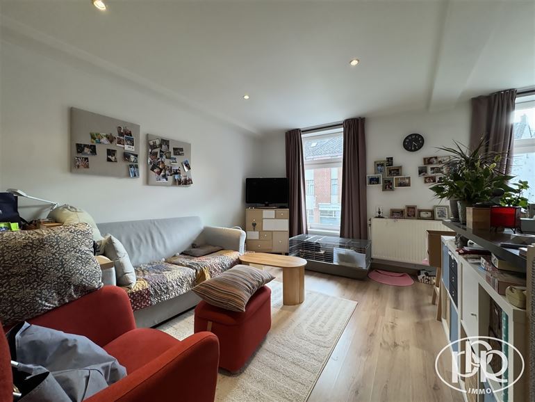 *** OFFRE ACCEPTÉE *** Immeuble avec revenu locatif annuel ± 46.000 €.