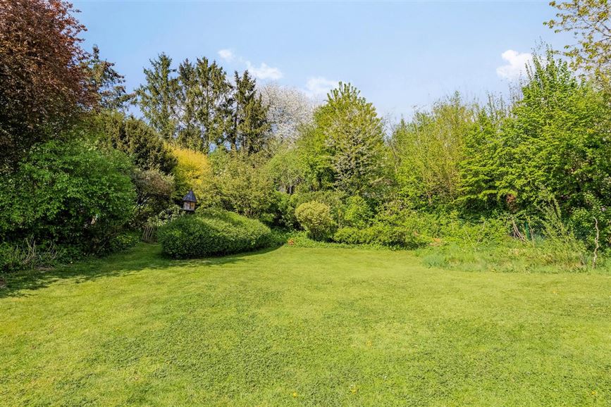 Rue résidentielle calme avec vue, double garage