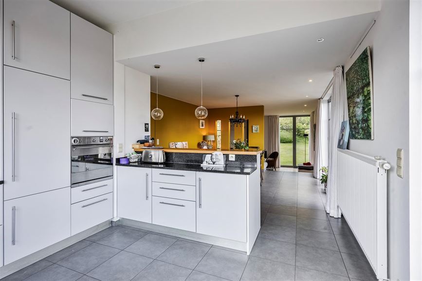 Rue résidentielle calme avec vue, double garage