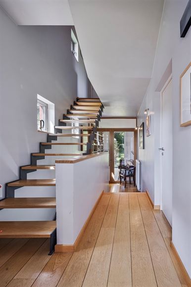 Rue résidentielle calme avec vue, double garage