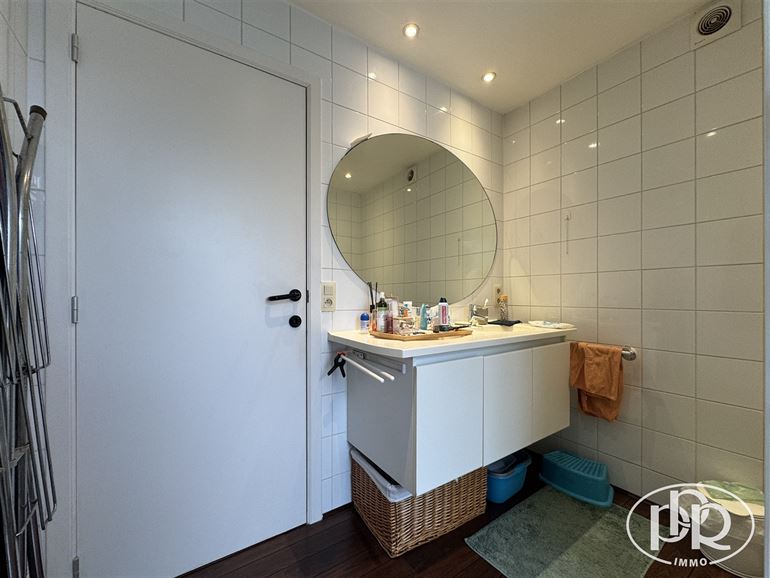 *** OFFRE ACCEPTÉE *** Immeuble avec revenu locatif annuel ± 46.000 €.