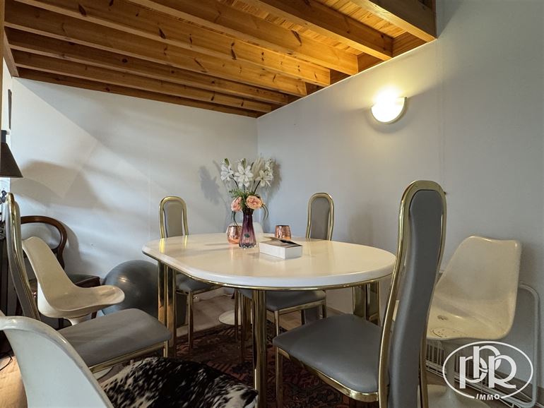 *** OFFRE ACCEPTÉE *** Immeuble avec revenu locatif annuel ± 46.000 €.